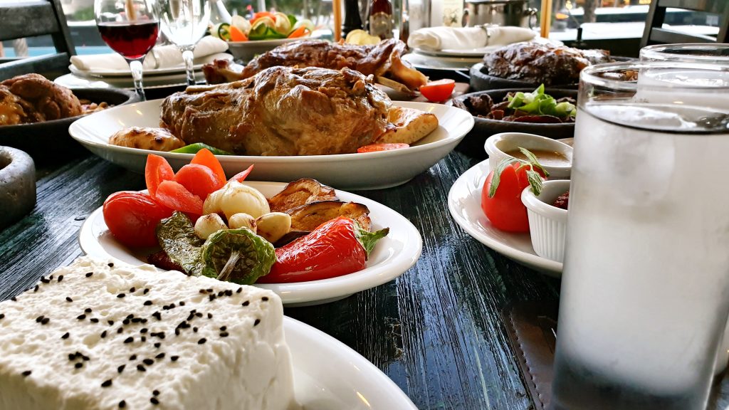 Nasreddin Et ve Tandır alkollü fiks menü sofrası ve seçmeli başlangıçlar